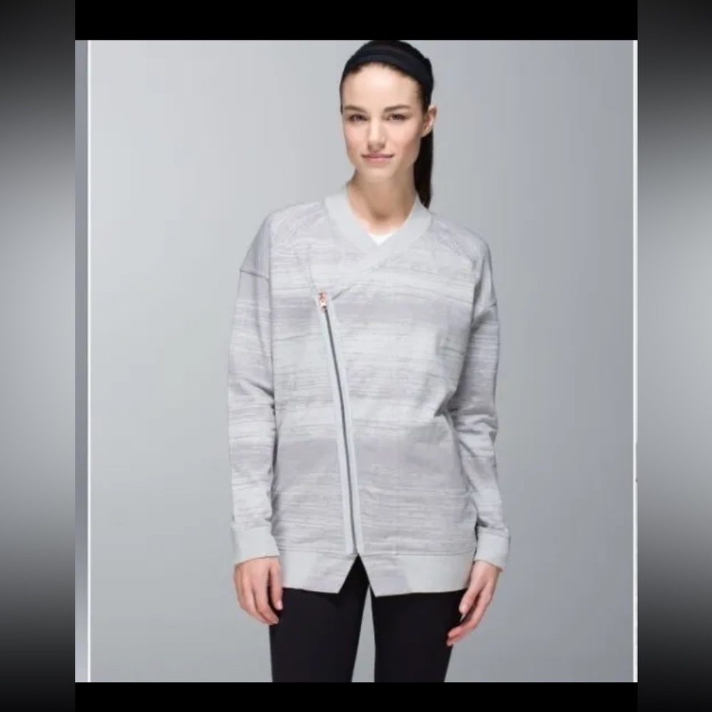 EUC Lululemon Mula Bundle Wrap Silver Spoon Size 6
